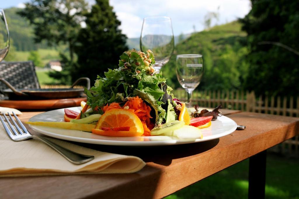 hotel rainhof scheune&naturpark restaurant  Kirchzarten Extérieur photo